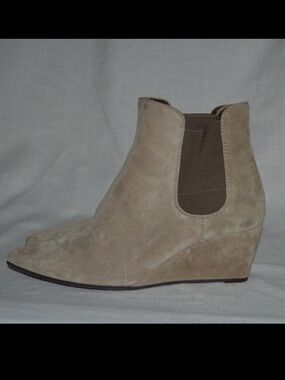 $539 Sz 37.5 Pedro Garcia Taupe Pull On Wedge Ankle Boots Booties